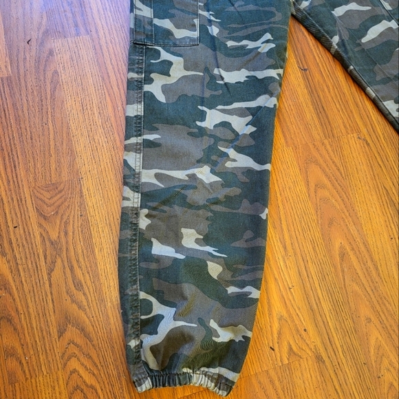 Streetwear Of Society Highrise Camo Cargo Pants Medium - Picture 2 of 10